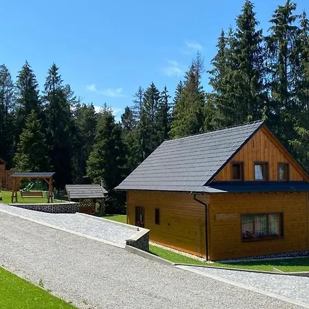 Hldocin, Uhliska, Ostrazica, Zmrazov Lodge *