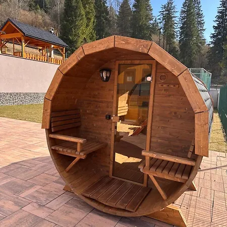 Hldocin, Uhliska, Ostrazica, Zmrazov Lodge *