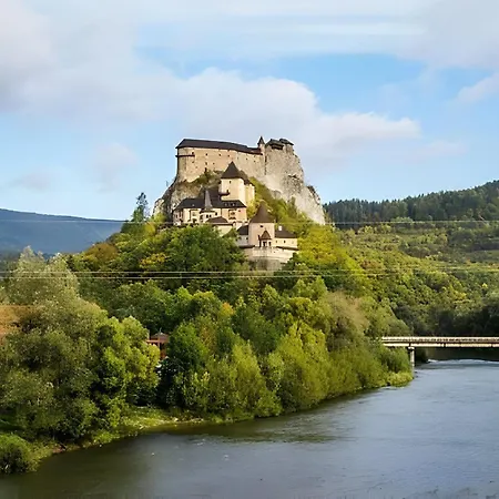 Hldocin, Uhliska, Ostrazica, Zmrazov ロッジ