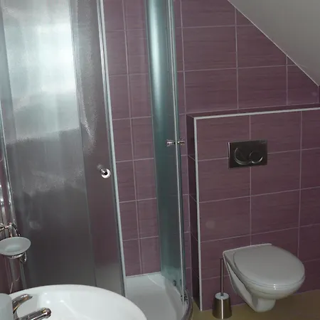 Lodge Hldocin, Uhliska, Ostrazica, Zmrazov *