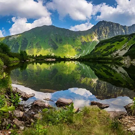 Hldocin, Uhliska, Ostrazica, Zmrazov Lodge Nižná