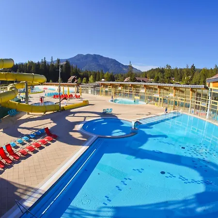 Hldocin, Uhliska, Ostrazica, Zmrazov Lodge *