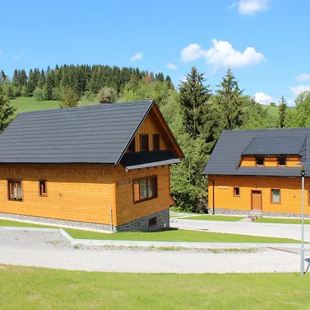 Hldocin, Uhliska, Ostrazica, Zmrazov Lodge *