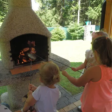 Hldocin, Uhliska, Ostrazica, Zmrazov Lodge *